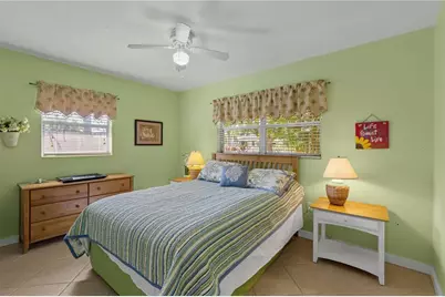 7860 Holiday Drive, Sarasota, FL 34231 - Photo 14