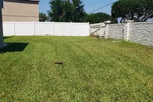 215 63rd Dr E, Bradenton, FL 34203 - Photo 8