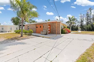 891 Palmetto Dr NE, Port Charlotte, FL 33952 - Photo 6