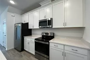 4067 Via Sienna Cir, Sarasota, FL 34243 - Photo 8