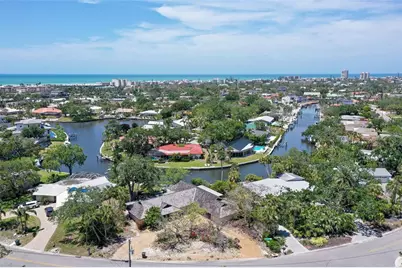 5502 Shadow Lawn Drive, Sarasota, FL 34242 - Photo 8