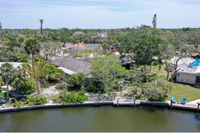 5502 Shadow Lawn Drive, Sarasota, FL 34242 - Photo 4