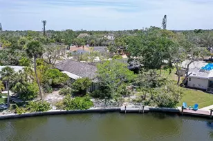 5502 Shadow Lawn Dr, Sarasota, FL 34242 - Photo 4