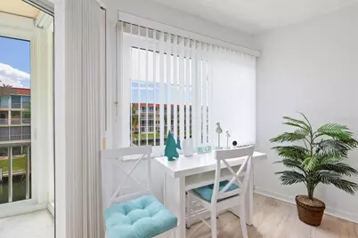 1250 N Portofino Drive #304, Sarasota, FL 34242 - Photo 8