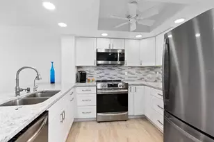 1250 N Portofino Dr, Sarasota, FL 34242 - Photo 16