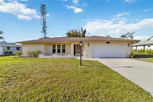 2271 Pine View Cir, Sarasota, FL 34231 - Photo 2