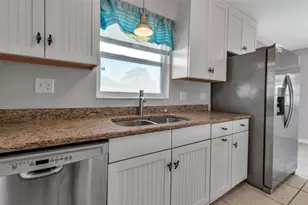 6422 Beechwood Ave, Sarasota, FL 34231 - Photo 6