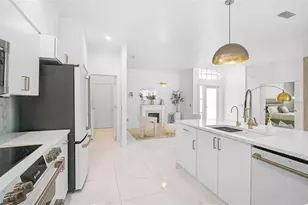 4146 Westbourne Cir, Sarasota, FL 34238 - Photo 8