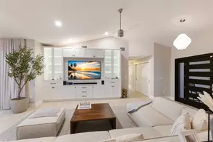 238 Island Cir, Sarasota, FL 34242 - Photo 10