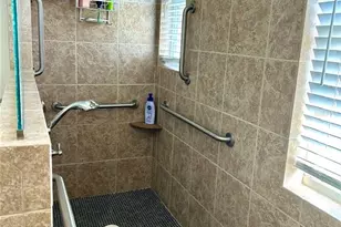 7448 39th Ct E, Sarasota, FL 34243 - Photo 34