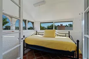 344 N Lantana Ave N, Sarasota, FL 34243 - Photo 14