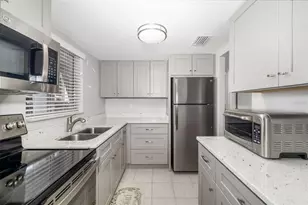 2008 Canal Dr, Bradenton, FL 34207 - Photo 2