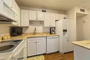 672 White Pine Tree Rd, Venice, FL 34285 - Photo 10