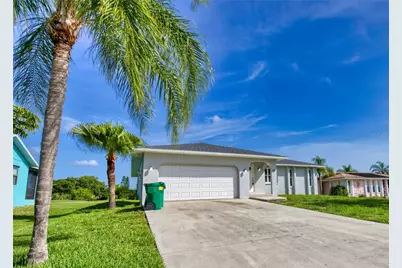 66 Oakland Hills Ct, Rotonda West, FL 33947 - Photo 2