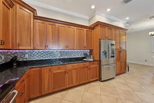 2221 Bahia Vista St, Sarasota, FL 34239 - Photo 8