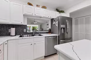 6304 Pelican Dr, Bradenton, FL 34210 - Photo 10