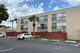 2763 Woodgate Ln, Sarasota, FL 34231 - Photo 2