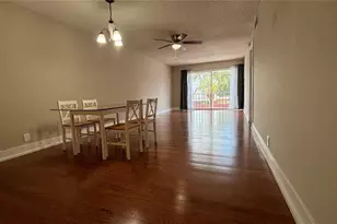 2763 Woodgate Ln, Sarasota, FL 34231 - Photo 8