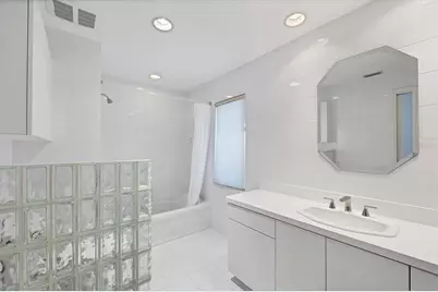 2918 Avenue E, Holmes Beach, FL 34217 - Photo 18