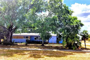 902 S Scenic Hwy, Lake Wales, FL 33853 - Photo 2