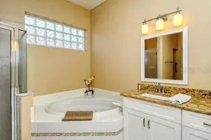 9480 Forest Hills Cir, Sarasota, FL 34238 - Photo 20