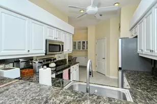 9480 Forest Hills Cir, Sarasota, FL 34238 - Photo 6