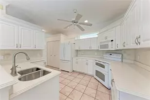 585 Khyber Ln, Venice, FL 34293 - Photo 12
