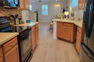 3716 82nd Ave Cir E, Sarasota, FL 34243 - Photo 6