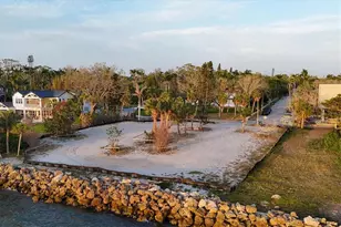 603 Indian Beach Ln, Sarasota, FL 34234 - Photo 1