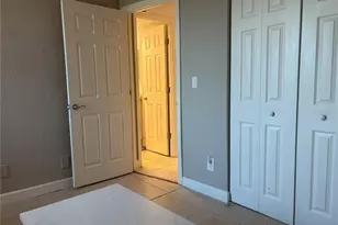 2755 Coconut Bay Ln, Sarasota, FL 34237 - Photo 6