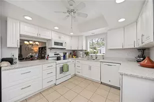 3662 Bonaventure Ct, Sarasota, FL 34243 - Photo 12