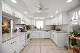 3662 Bonaventure Ct, Sarasota, FL 34243 - Photo 10