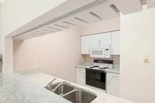 7044 Woodside Oaks Cir, Sarasota, FL 34231 - Photo 10