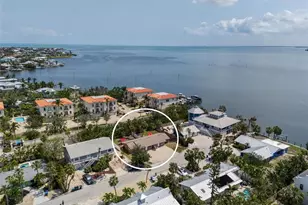 208 Peacock Ln, Holmes Beach, FL 34217 - Photo 38