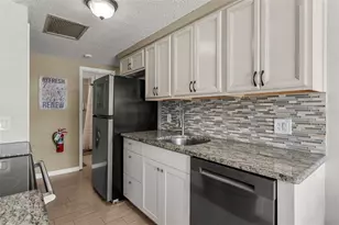 208 Peacock Ln, Holmes Beach, FL 34217 - Photo 28