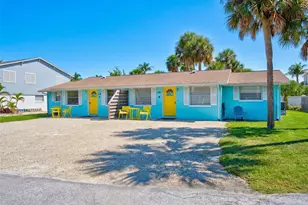 208 Peacock Ln, Holmes Beach, FL 34217 - Photo 36