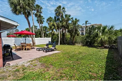 208 Peacock Lane, Holmes Beach, FL 34217 - Photo 38