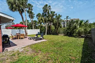 208 Peacock Ln, Holmes Beach, FL 34217 - Photo 38