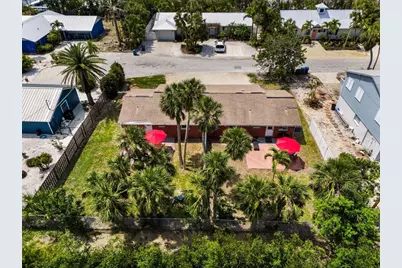 208 Peacock Lane, Holmes Beach, FL 34217 - Photo 6
