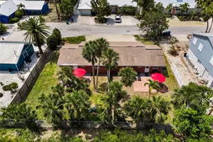 208 Peacock Ln, Holmes Beach, FL 34217 - Photo 6