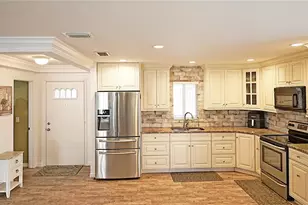 802 Capri Isles Blvd, Venice, FL 34292 - Photo 6