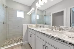 5561 Cannes Cir, Sarasota, FL 34231 - Photo 32