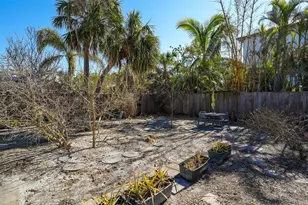 132 Harrison Dr, Sarasota, FL 34236 - Photo 4