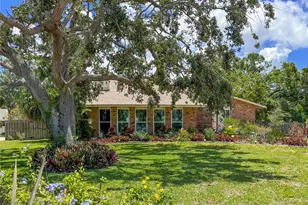 911 Cimarron Cir, Bradenton, FL 34209 - Photo 2