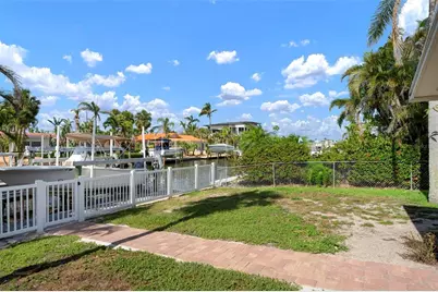 602 Baronet Lane, Holmes Beach, FL 34217 - Photo 40