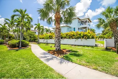 3702 5th Avenue, Holmes Beach, FL 34217 - Photo 40