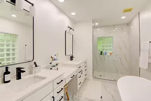 1720 Spring Creek Dr, Sarasota, FL 34239 - Photo 38