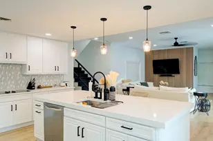 1720 Spring Creek Dr, Sarasota, FL 34239 - Photo 6