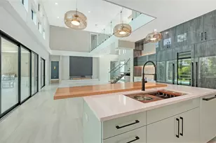 1607 Flower Dr, Sarasota, FL 34239 - Photo 28