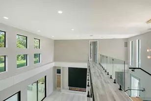 1607 Flower Dr, Sarasota, FL 34239 - Photo 54